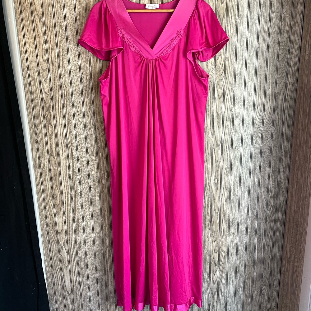 VTG 90s Vanity Fair Hot Pink Maxi Gown Dress Nightie Floral Embellished Neckline